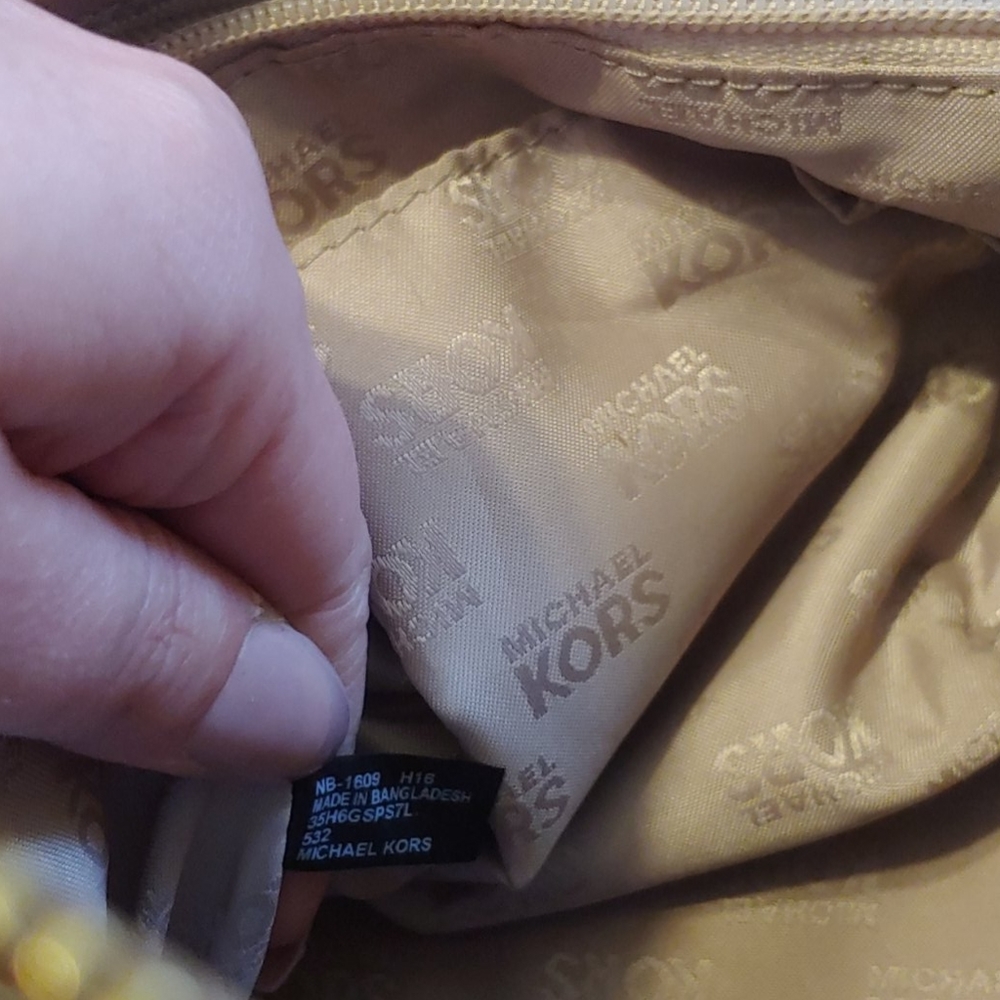 Large authentic Michael Kors purse! - Picture 12 of 12